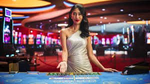 Dealer casino profesional memandu permainan live casino dengan tampilan modern